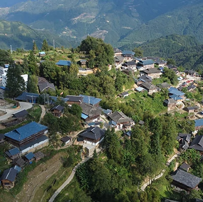 Winter Solstice Charity picture 07 size 400x399 This is a photo of the winter Solstice charity team visiting poverty-stricken areas.